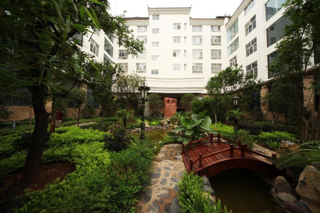 Xiongzhao Grand Hotel Weishan 大荔 外观 照片