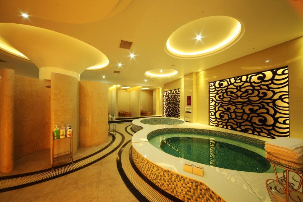 Xiongzhao Grand Hotel Weishan 大荔 外观 照片