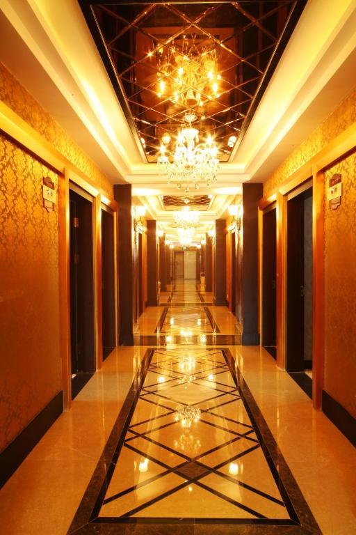 Xiongzhao Grand Hotel Weishan 大荔 外观 照片