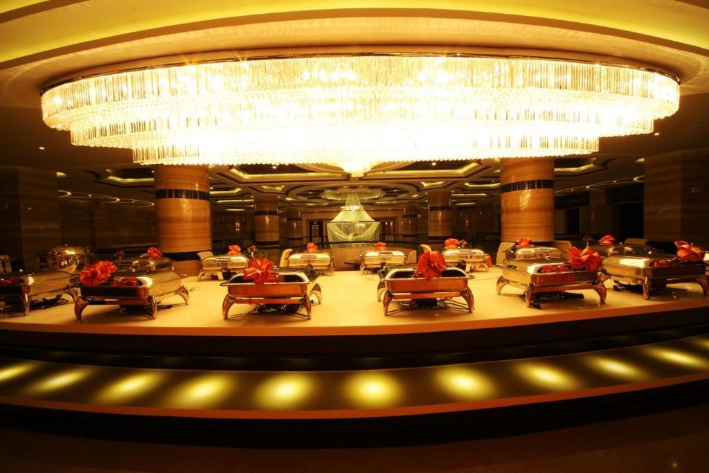Xiongzhao Grand Hotel Weishan 大荔 外观 照片